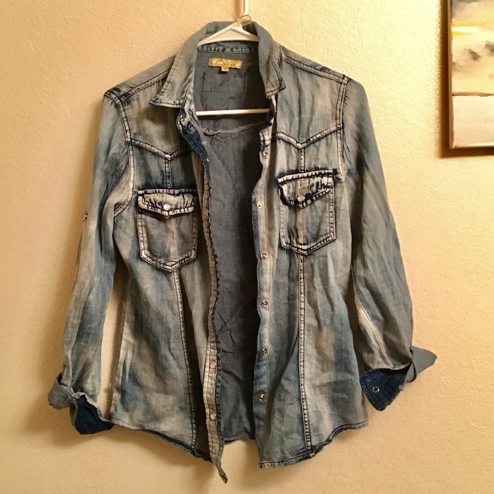 Chambray button down 🍂🍁